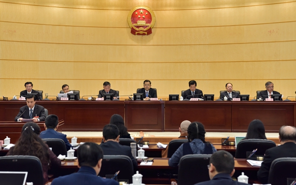 省十三届人大常委会第七次会议举行第一次全体会议