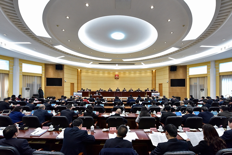省十三届人大常委会第八次会议第一次全体会议现场