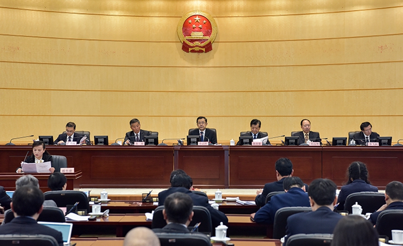 省十三届人大常委会第八次会议第一次全体会议现场