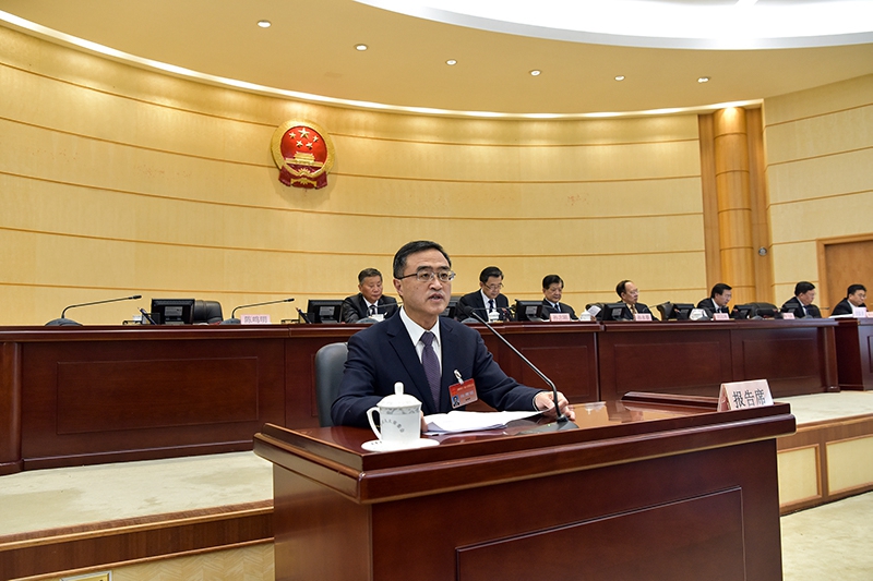 陈鸣明在省十三届人大常委会第八次会议第一次全体会议上作说明