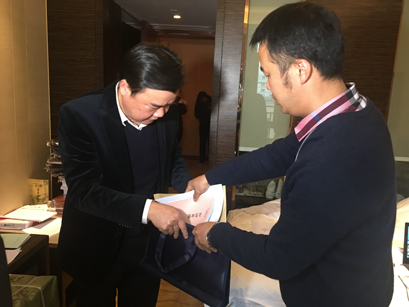黔东南代表团代表报到领取资料