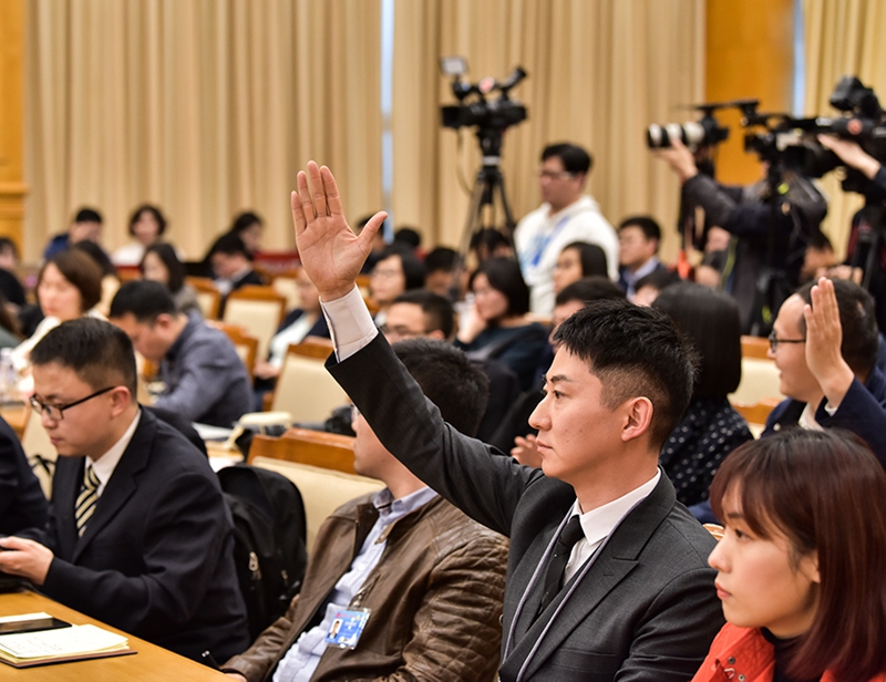 3月7日，出席十三届全国人大二次会议的贵州代表团在驻地举行团组开放日活动，83家中外媒体142名记者前来采访