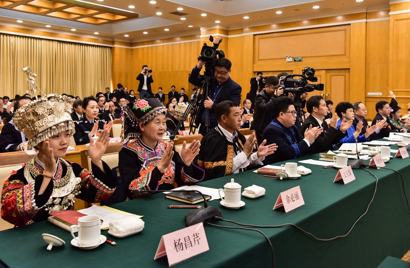 3月7日，出席十三届全国人大二次会议的贵州代表团在驻地举行团组开放日活动，83家中外媒体142名记者前来采访