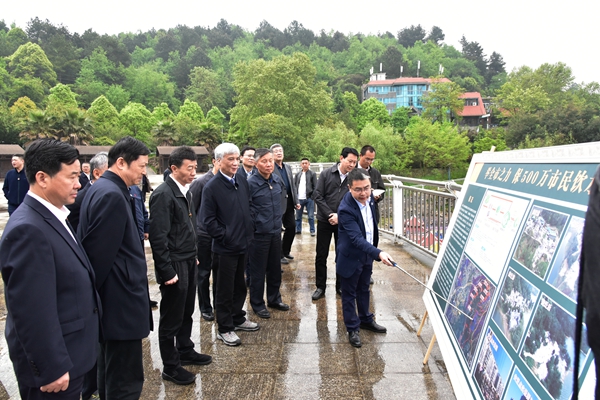 4月14日至18日，丁仲礼率全国人大常委会执法检查组到我省开展水污染防治法执法检查