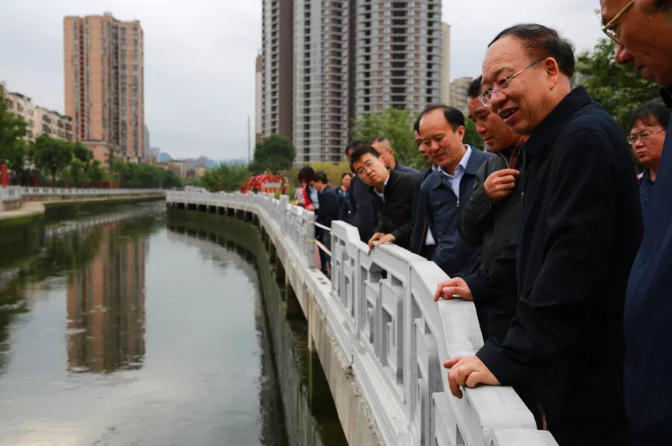 依法推进打好污染防治攻坚战！刘远坤率执法检查组赴六盘水开展执法检查