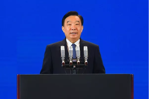 中共中央政治局委员、全国人大常委会副委员长王晨出席2019中国国际大数据产业博览会开幕式，宣读习近平主席的贺信并致辞。