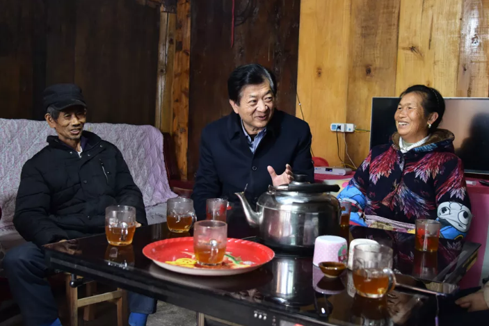 孙永春到黄平县宣讲党的十九届四中全会精神、省委十二届六次全会精神，指导开展第二批“不忘初心、牢记使命”主题教育并调研脱贫攻坚工作