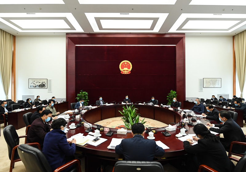 省十三届人大常委会第四十六次主任会议召开