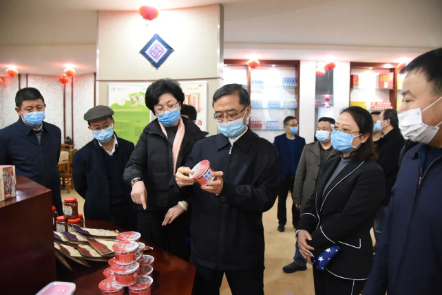 陈鸣明到联系服务重点企业贵州苗姑娘控股集团调研指导企业疫情防控和复工复产工作