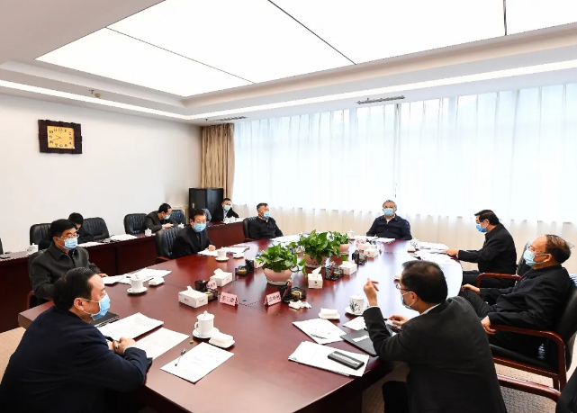 省人大常委会党组召开会议传达学习习近平总书记在决战决胜脱贫攻坚座谈会上的重要讲话精神等