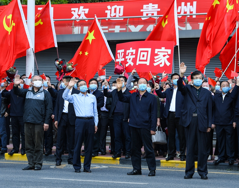 省人大常委会党组书记、副主任孙永春，副主任刘远坤、陈鸣明、何力前往贵阳龙洞堡机场参加贵州援鄂医疗返黔接机活动
