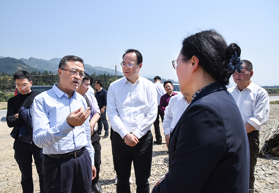 陈鸣明到榕江县调研“脱贫攻坚，代表在行动”主题活动及人大代表联络站（室）建设运行情况