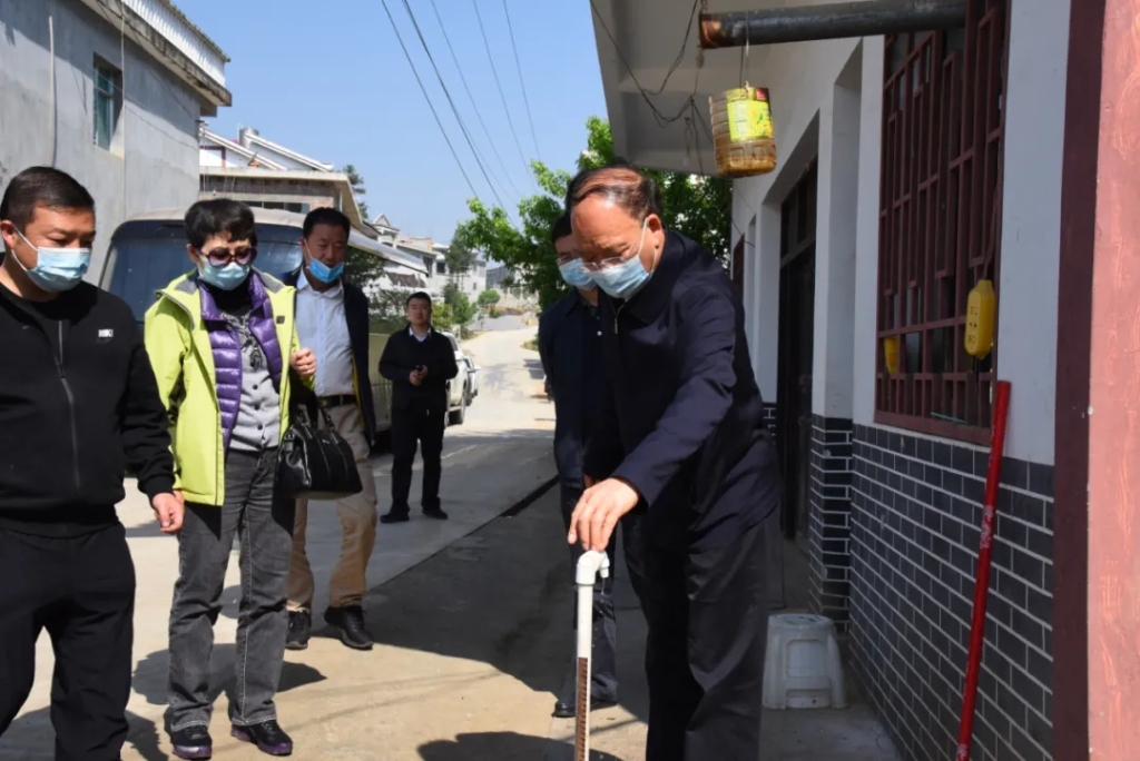 刘远坤率队赴六盘水市、毕节市开展脱贫攻坚专题调研