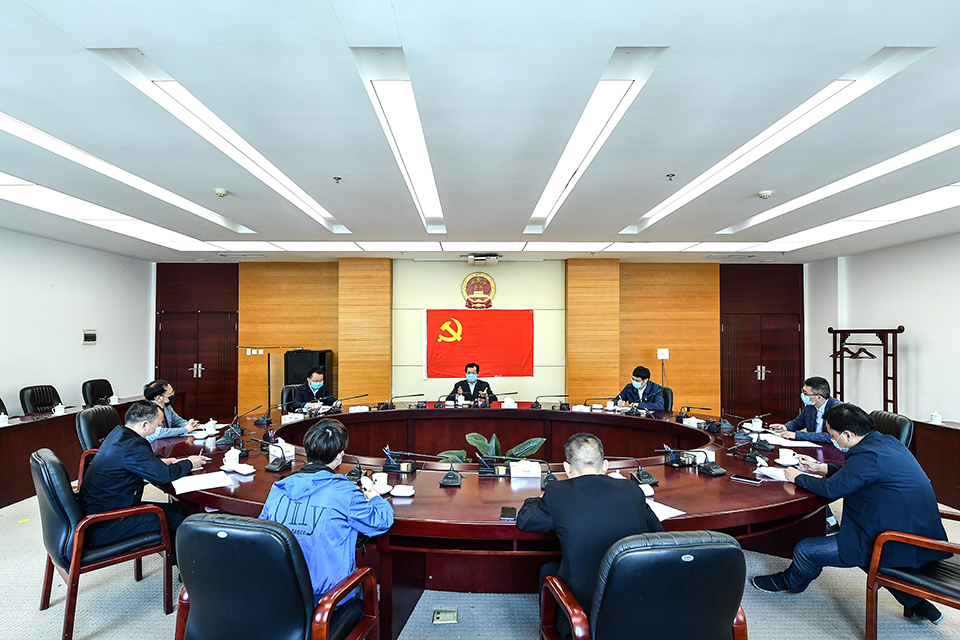 孙永春参加研究室党支部组织生活会