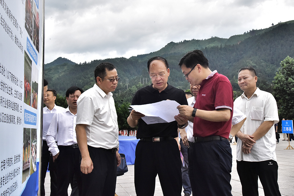 刘远坤赴榕江县开展2020年都柳江流域“保护母亲河·河长大巡河”6·18生态日主题活动