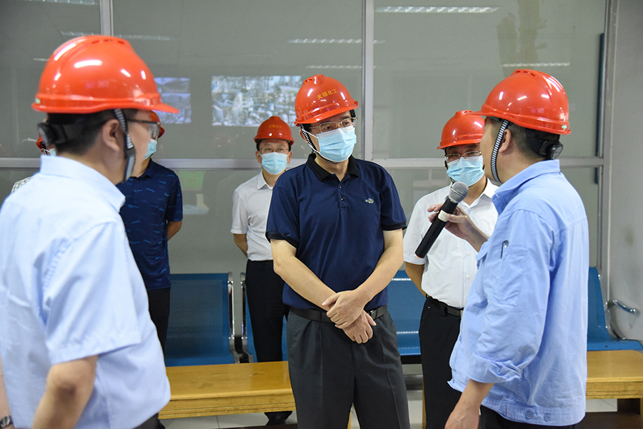 李飞跃率执法检查组赴黔南州开展安全生产“一法一条例”执法检查