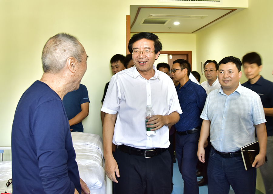 李飞跃赴铜仁市、黔东南州开展养老服务和人大社会建设工作调研