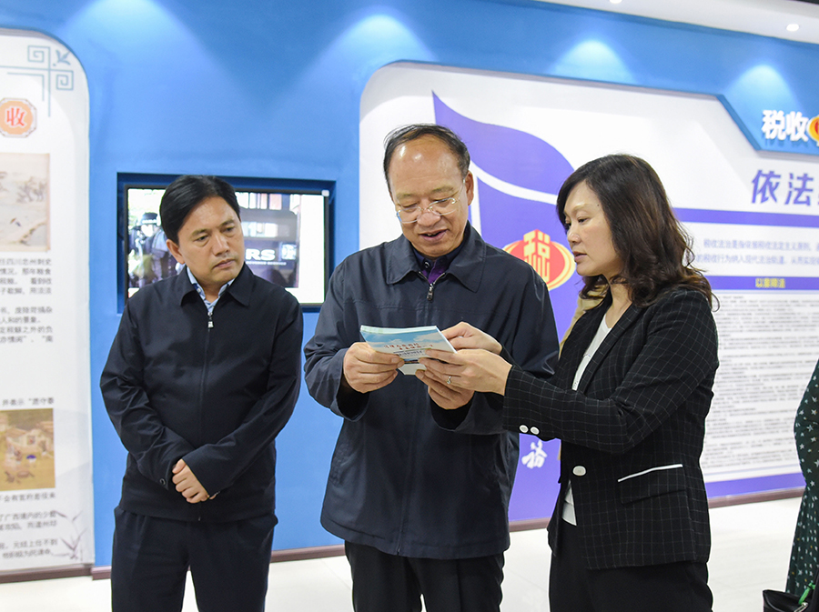 刘远坤率第三检查组到遵义市、铜仁市开展贵州省“七五”普法总结实地验收工作