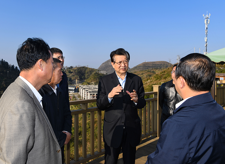 孙永春到黔西南州宣讲党的十九届五中全会精神并调研脱贫攻坚工作