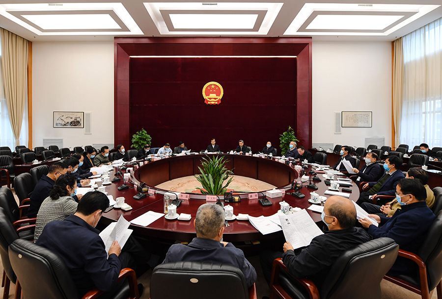 省十三届人大常委会第六十四次主任会议召开