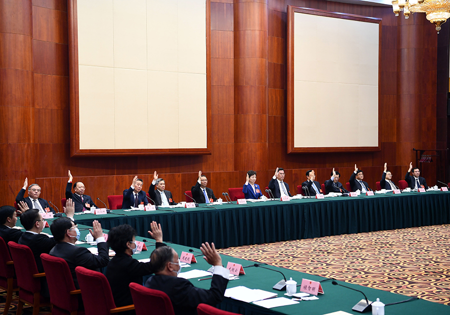 省十三届人大四次会议主席团举行第一次会议