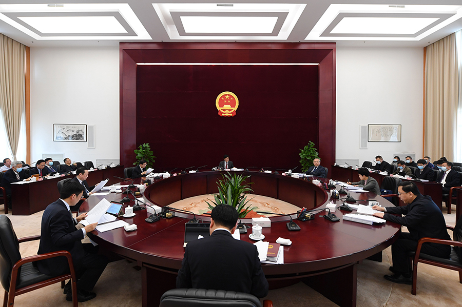省十三届人大常委会第七十三次主任会议召开