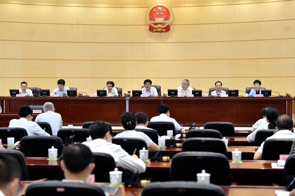 省人大常委会2021年助推全省高质量发展主题活动和专题调研推进会召开 慕德贵出席并讲话