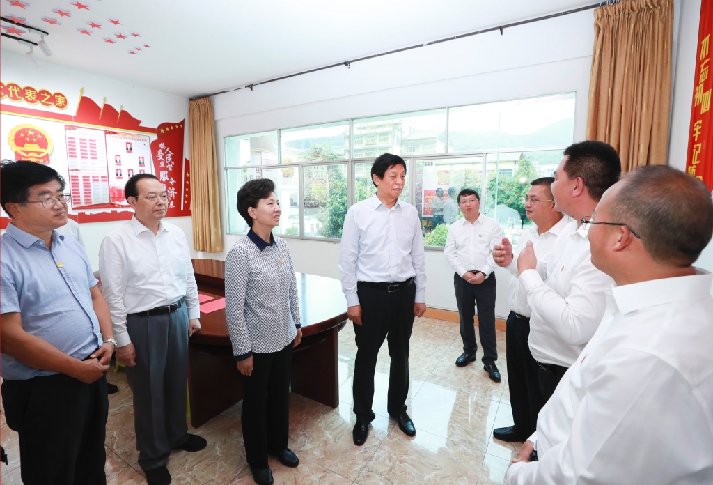 栗战书在贵州调研时强调 全面有效实施乡村振兴促进法 推进农业农村农民全面发展