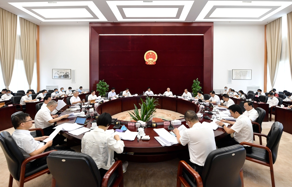省十三届人大常委会第八十一次主任会议召开