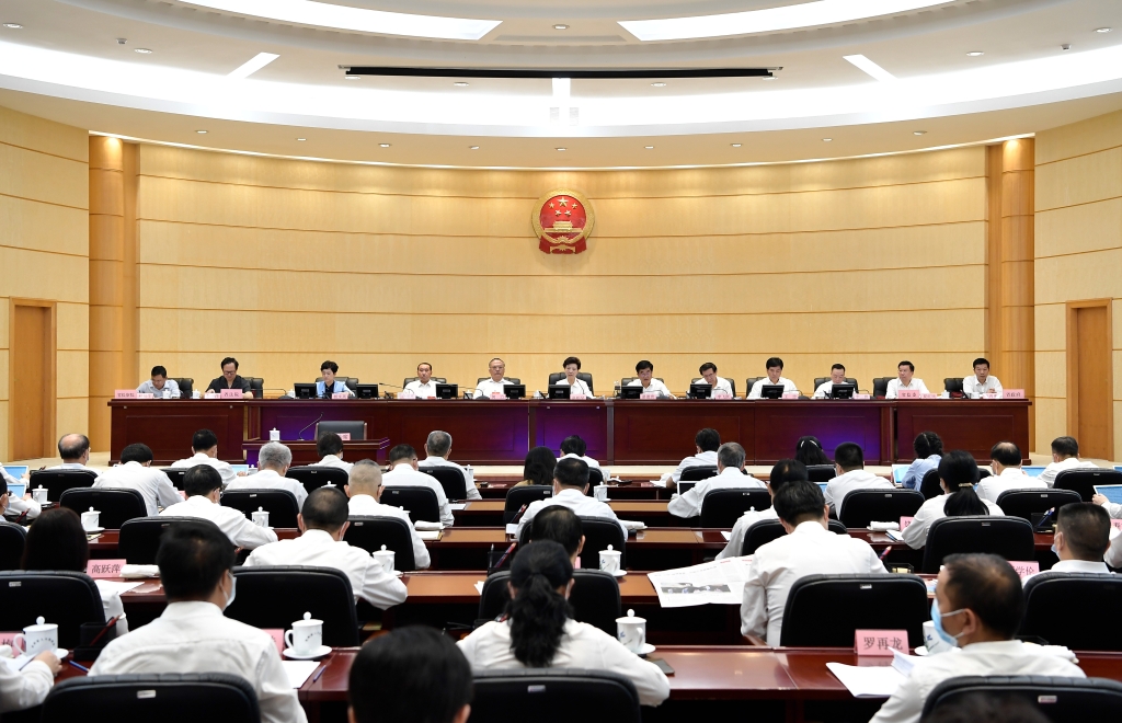 省十三届人大常委会第二十七次会议在贵阳召开
