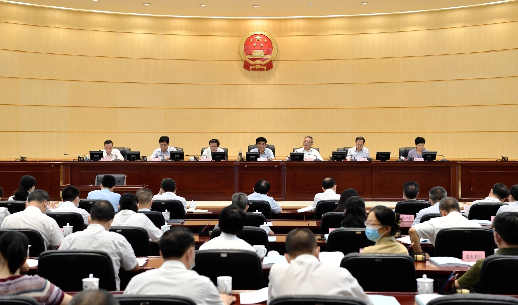 省人大常委会民族区域自治“一法两规定”执法检查动员会召开 慕德贵出席并讲话