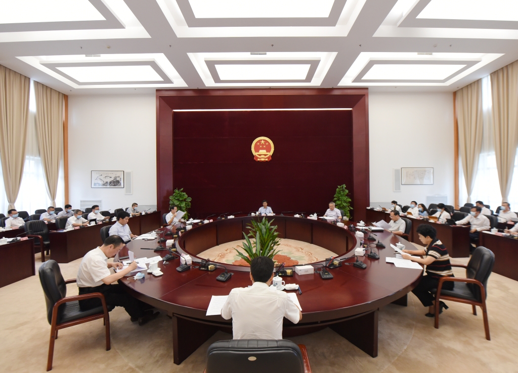 省十三届人大常委会第八十四次主任会议召开