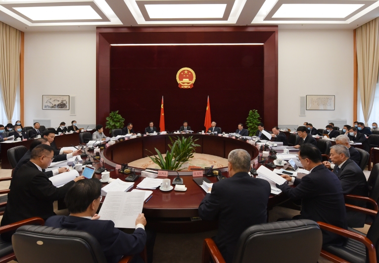 省十三届人大常委会第八十八次主任会议召开 决定11月23日至26日在贵阳召开省十三届人大常委会第二十九次会议