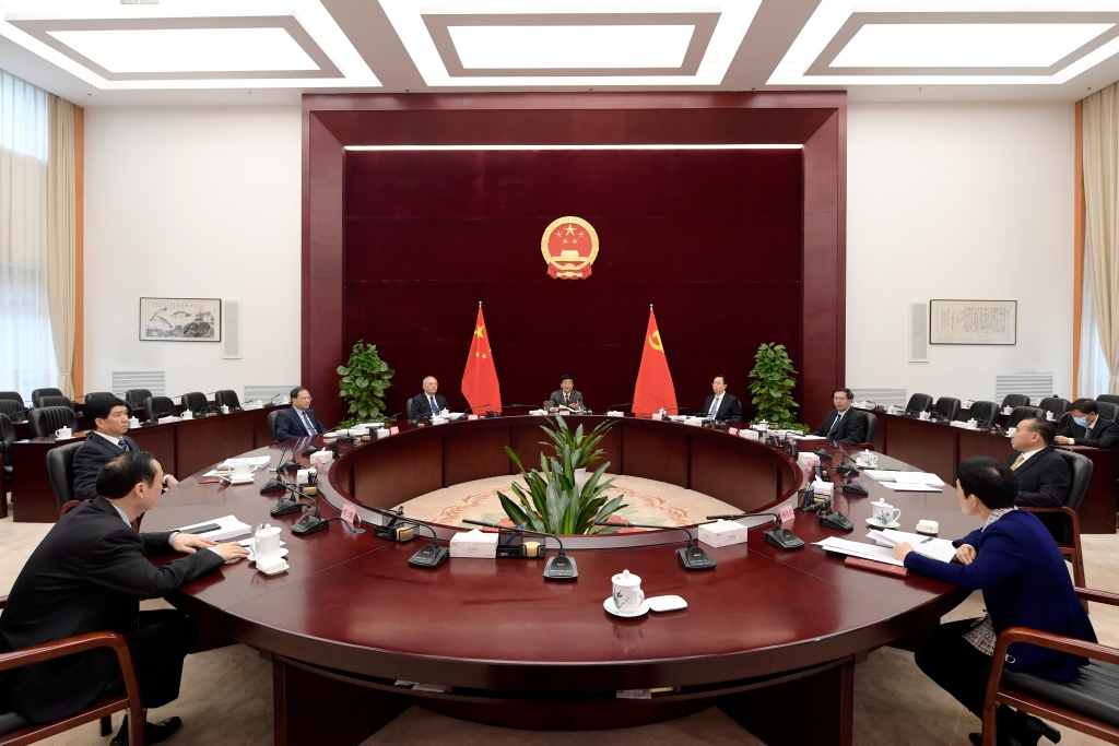 省人大常委会党组召开会议