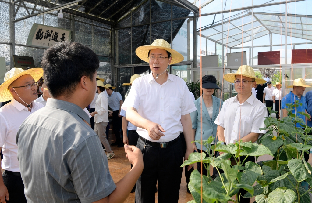 蓝绍敏赴黔南州开展民族区域自治“一法两规定”执法检查