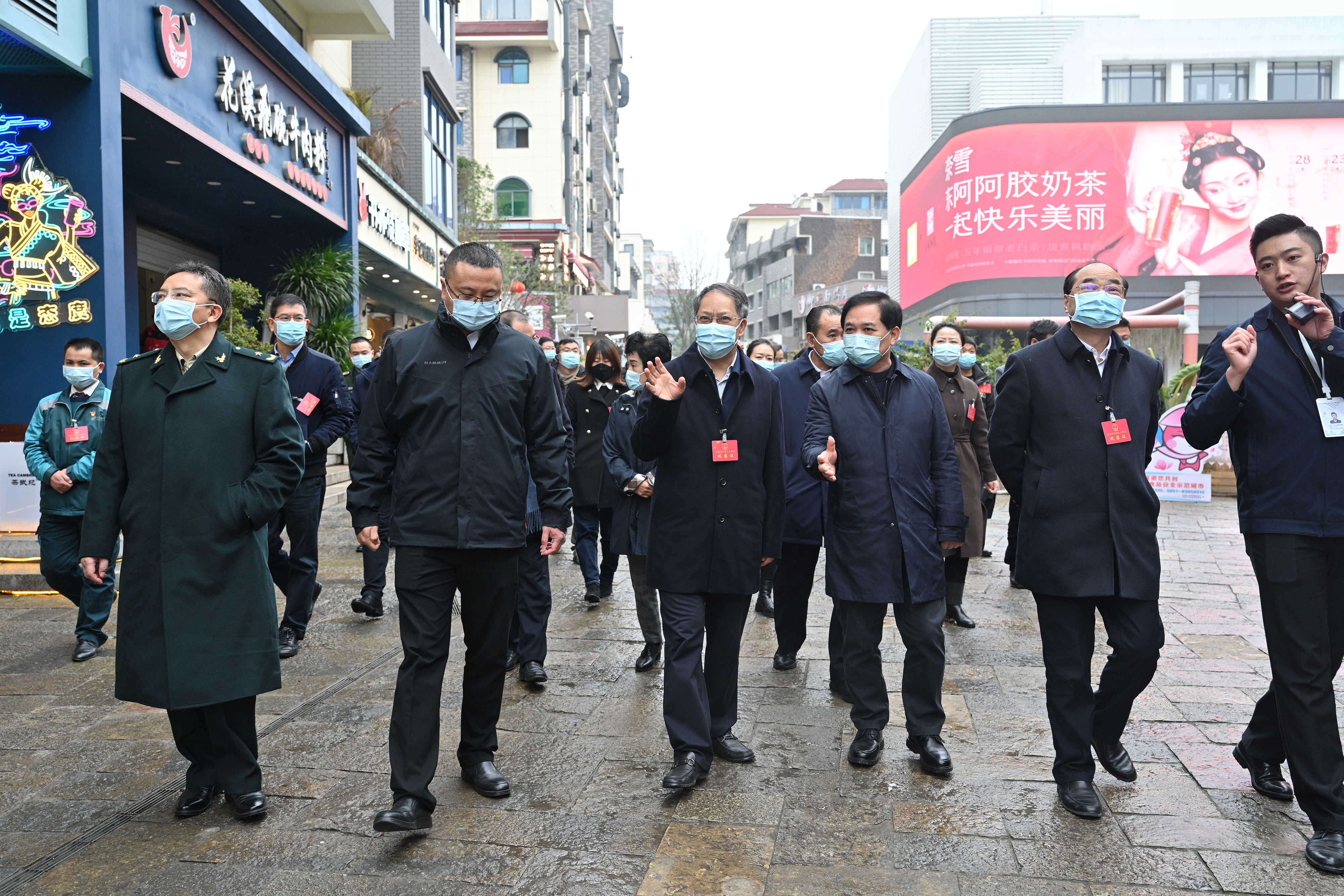 贵州省选出的第十四届全国人大代表赴贵阳贵安开展集中视察