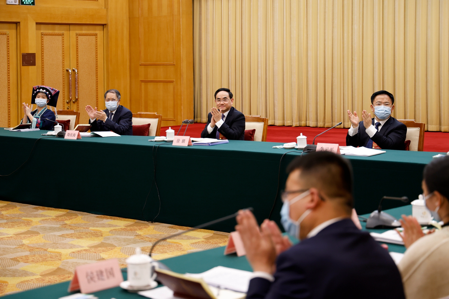 贵州代表团举行小组会议，审查计划报告和预算报告