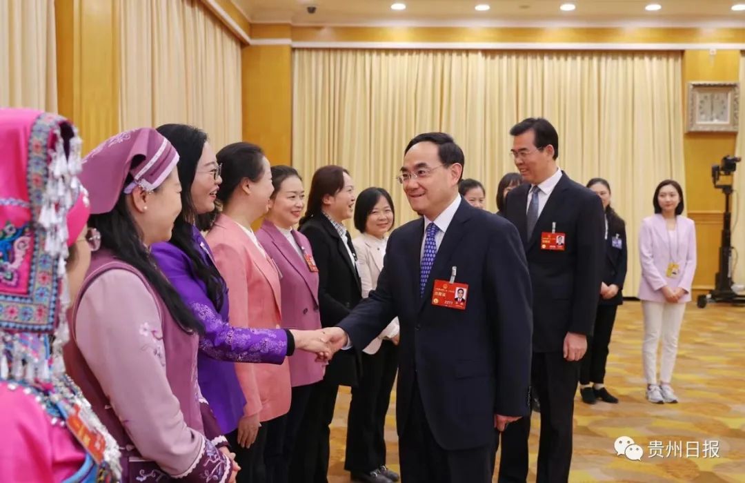 徐麟李炳军亲切看望贵州代表团妇女代表 向全省广大妇女同胞致以节日的问候和祝福