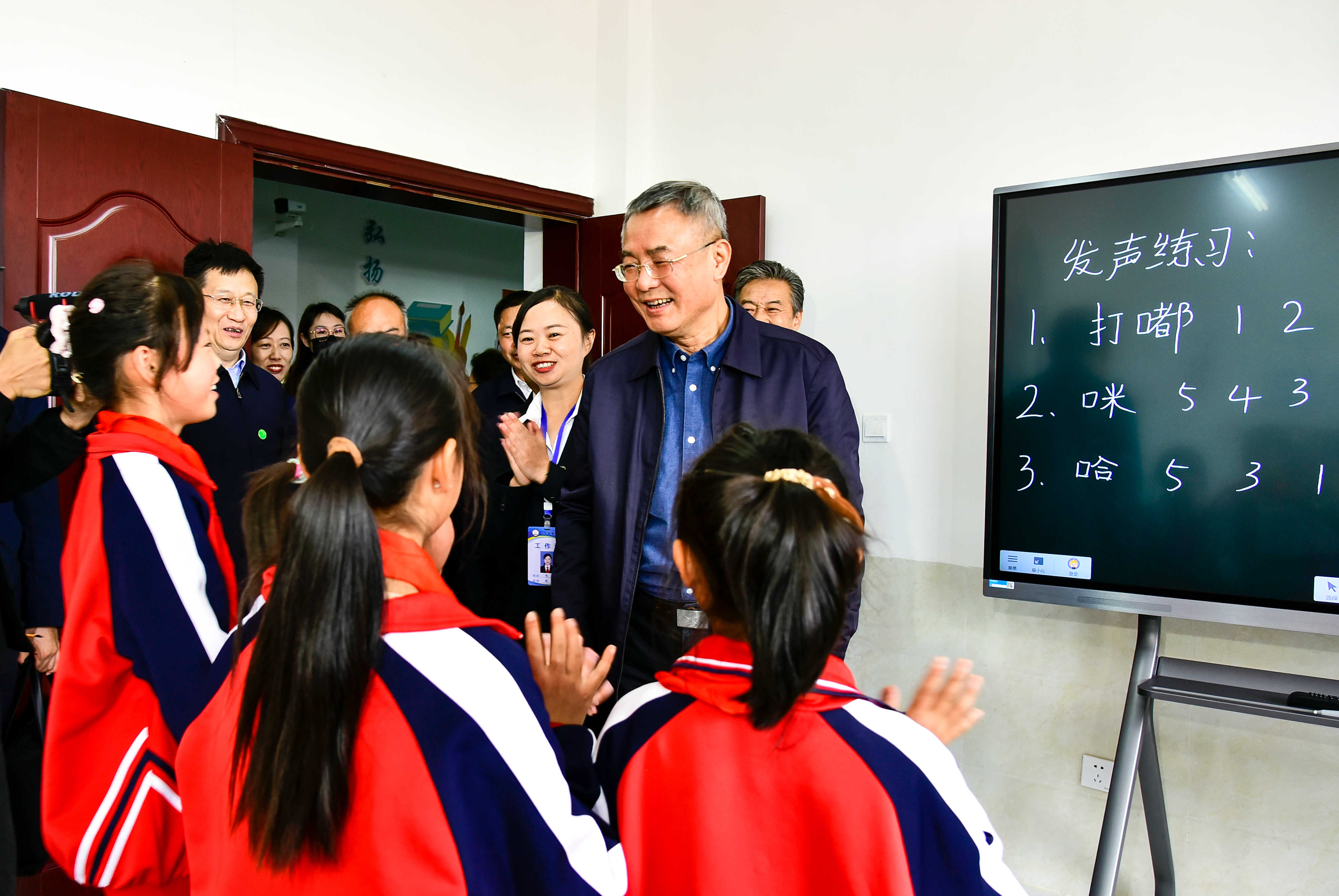 全国人大常委会副委员长蔡达峰率队到贵州调研