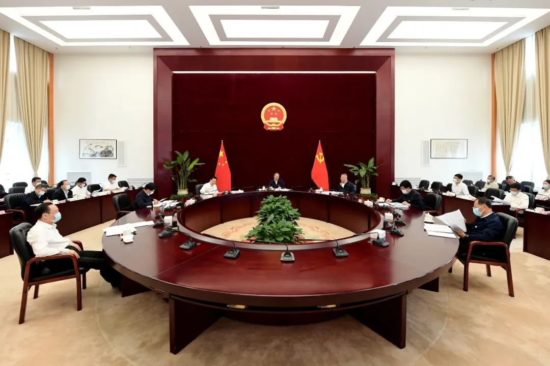 省十四届人大常委会第九次主任会议召开