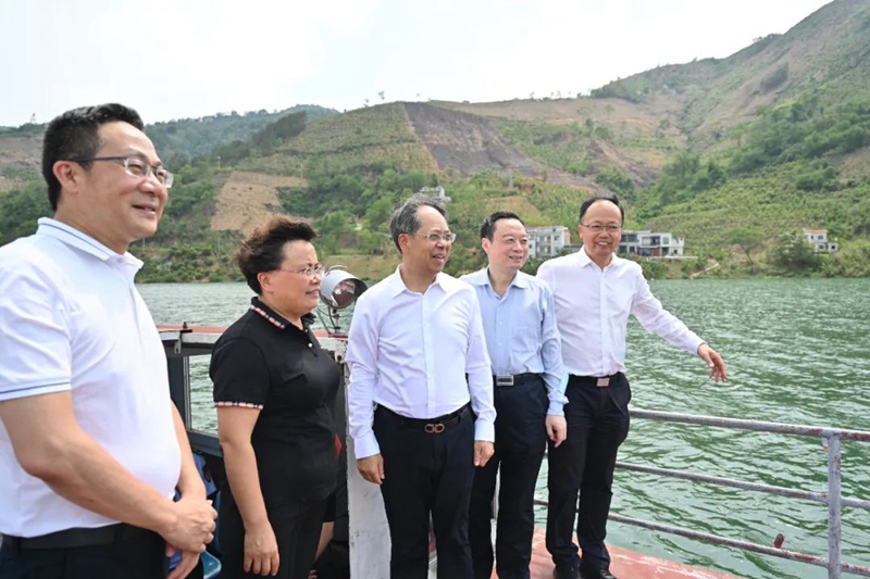 陶长海到黔西南州册亨县开展“保护母亲河 河长大巡河”活动并调研人大工作