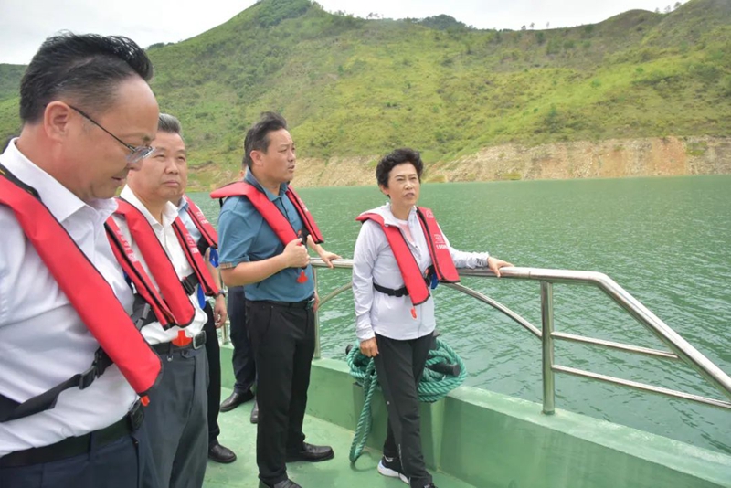 杨永英赴望谟县开展“保护母亲河 河长大巡河”活动