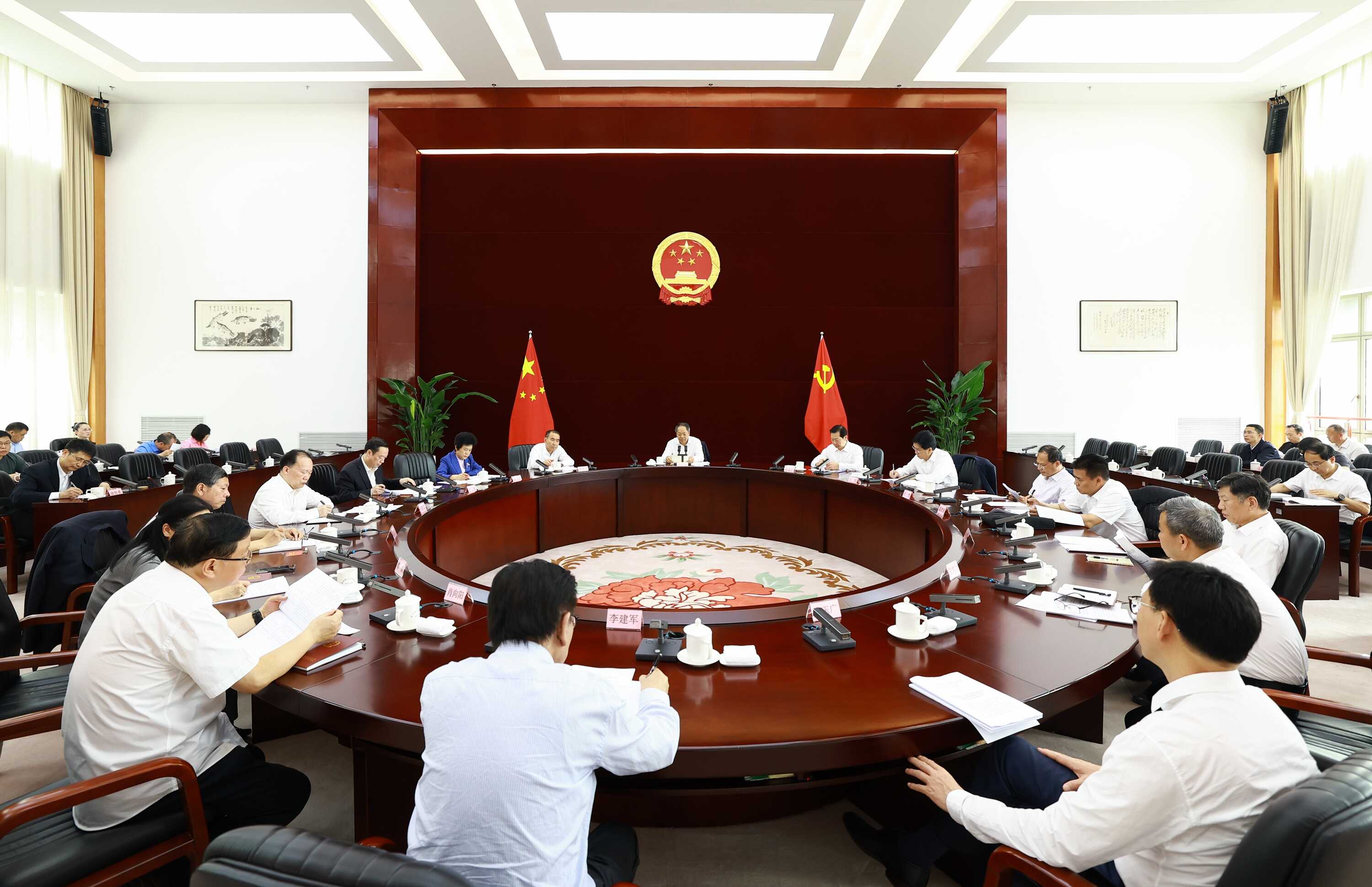 省人大常委会党组召开会议