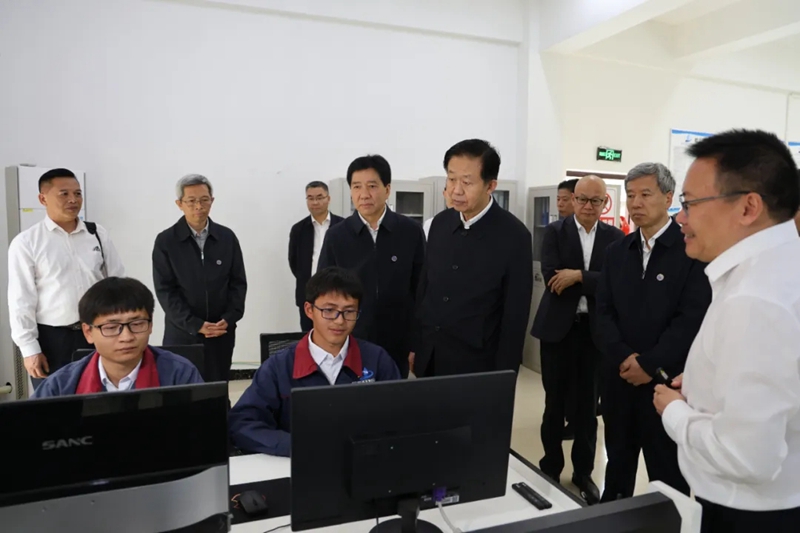 全国人大常委会副委员长肖捷率调研组来黔调研