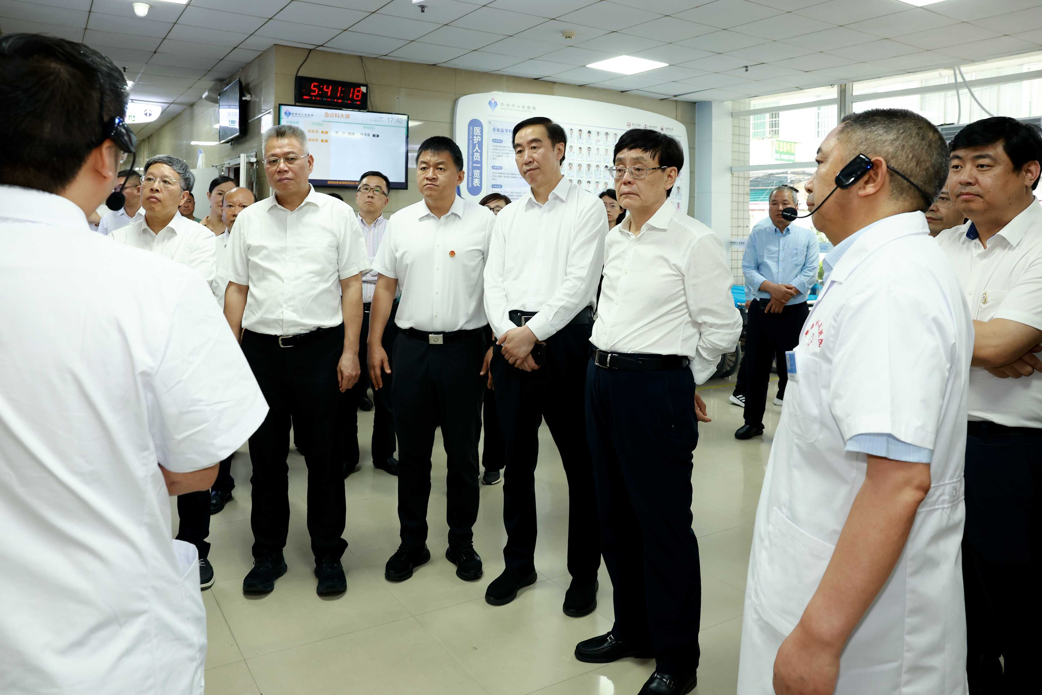全国人大常委会副委员长何维率队到我省调研