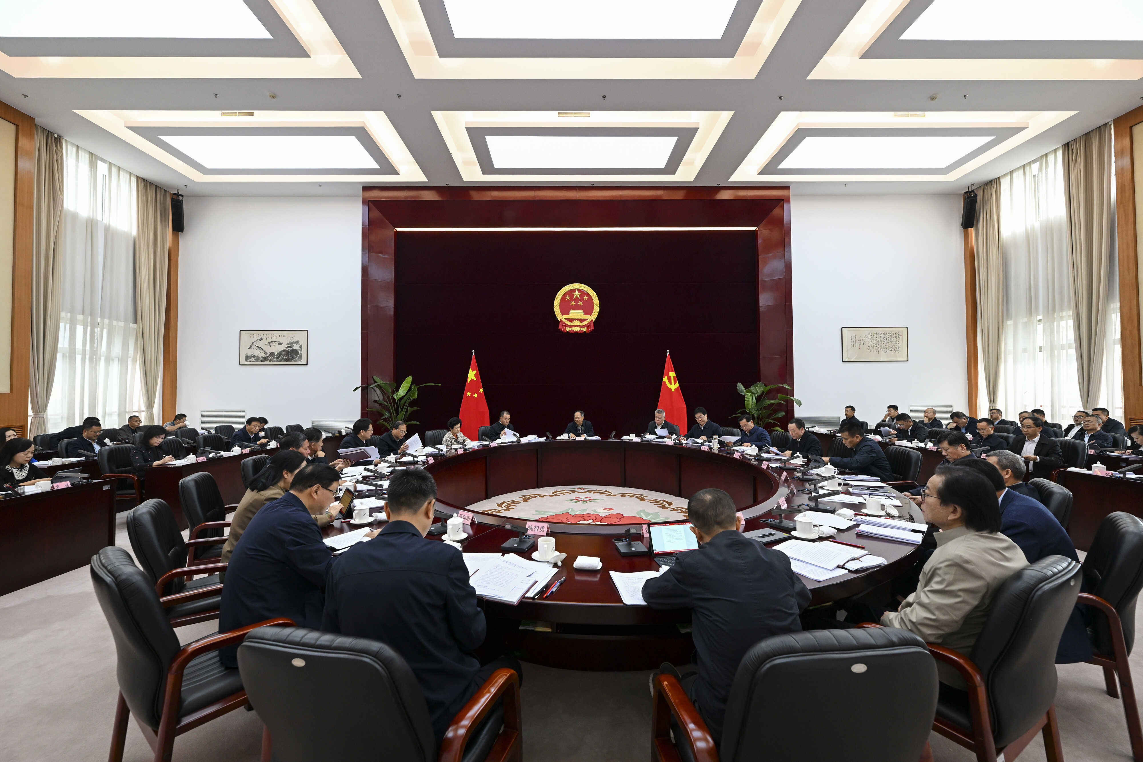 省十四届人大常委会第四十一次主任会议召开
