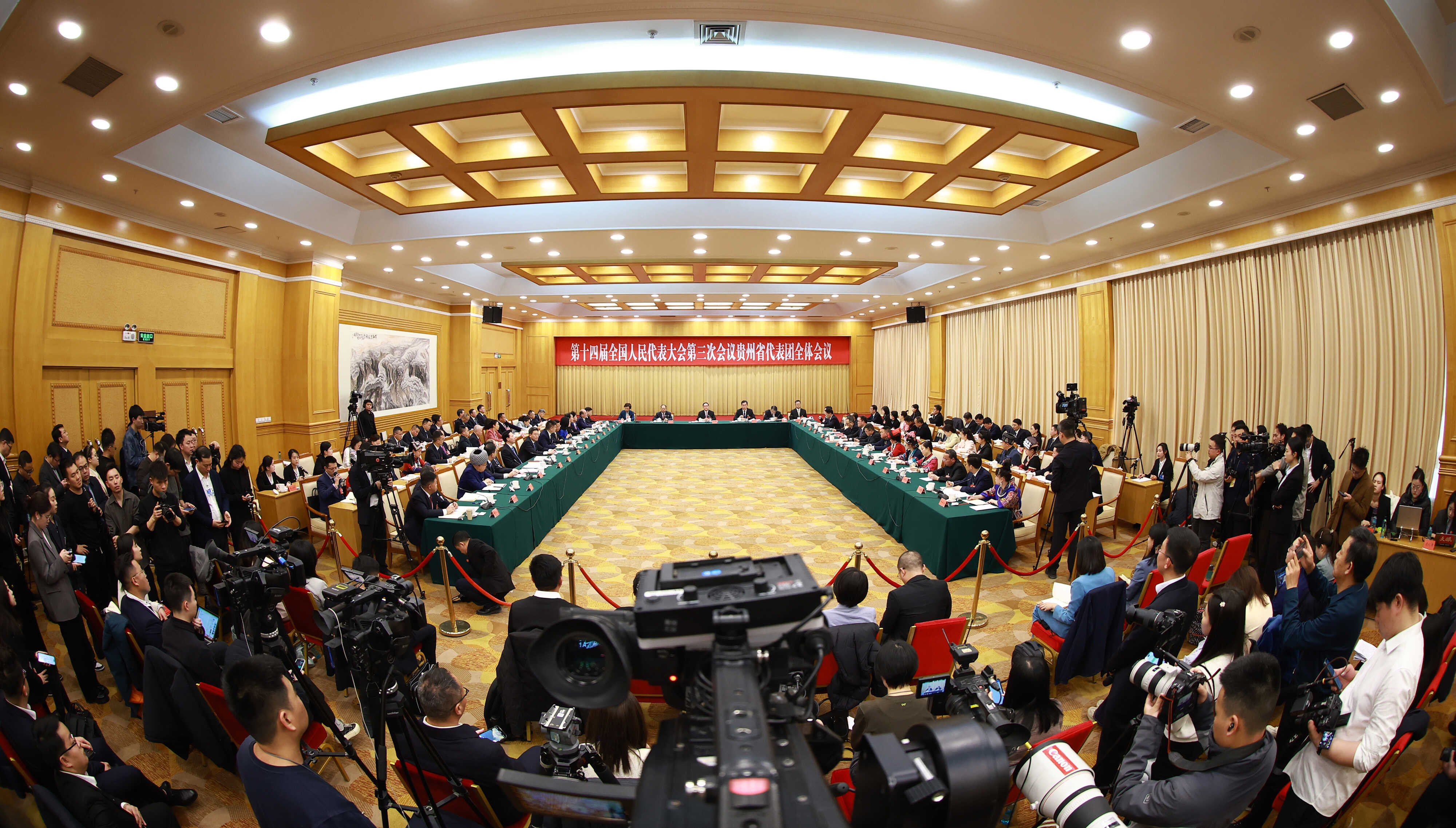 高清图集 | 58家中外媒体到场采访！贵州代表团举行开放团组活动
