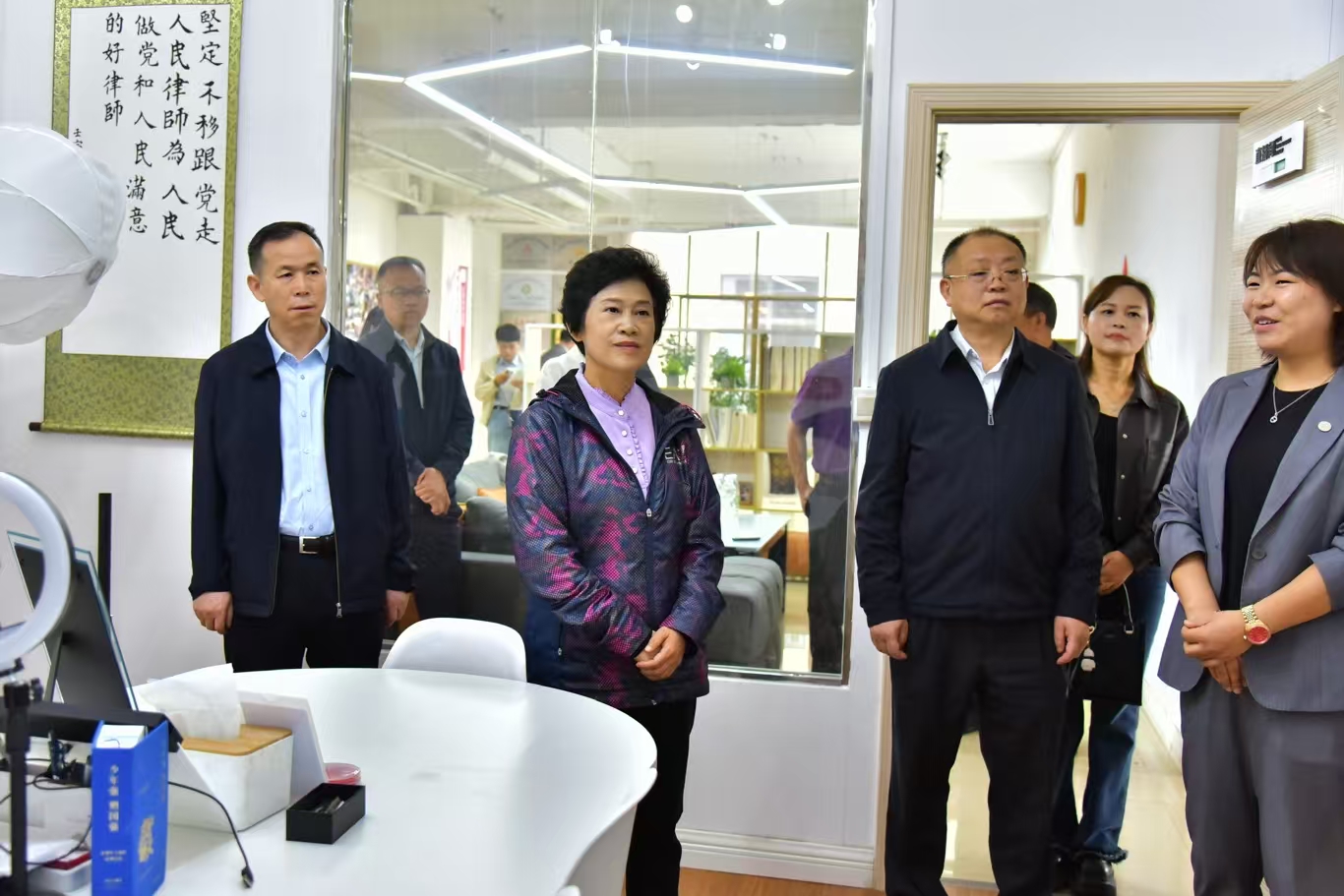 杨永英率队赴安顺市开展未成年人“两法两条例”执法检查