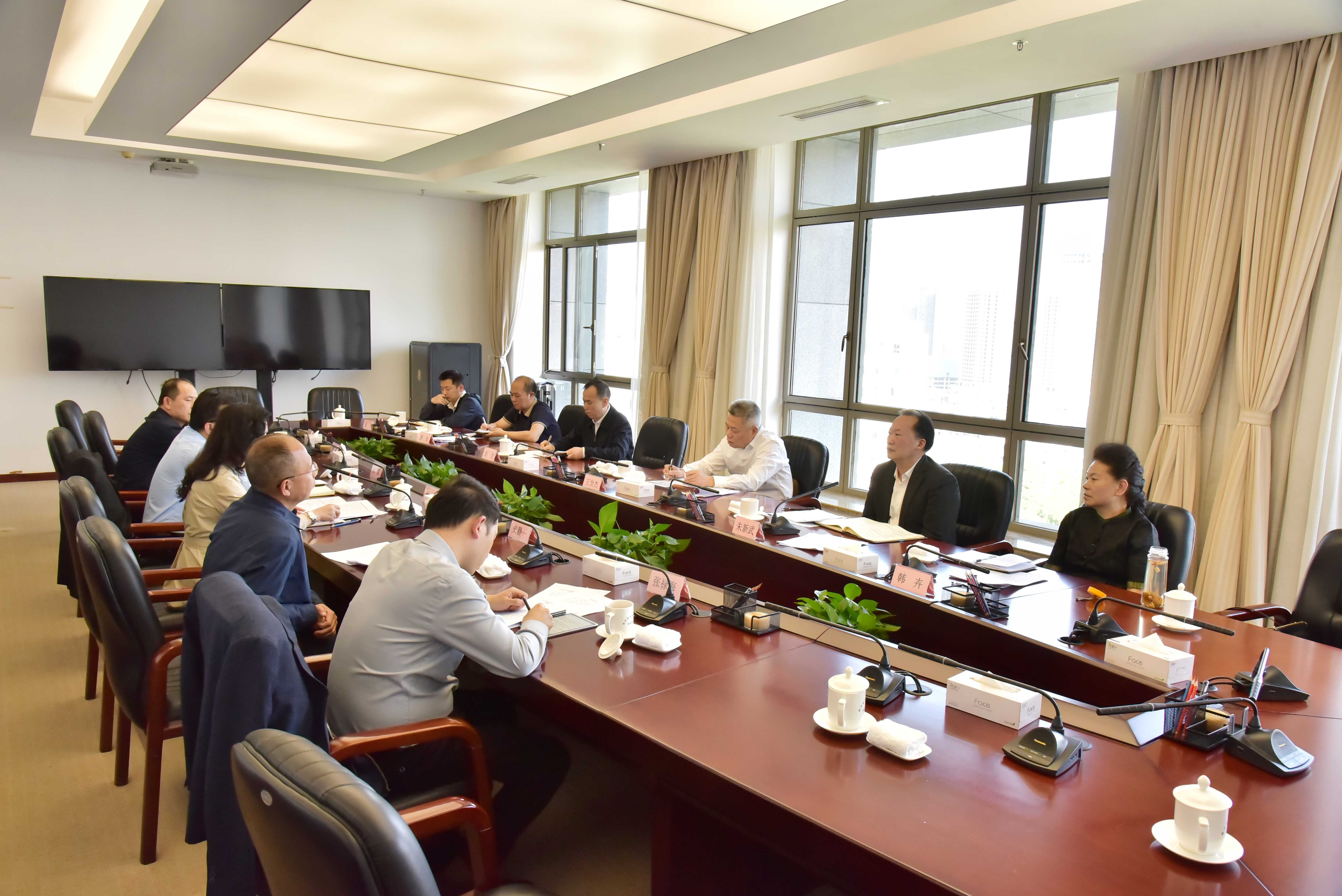 王世杰出席“加强考古和历史文化遗产保护利用”专题调研座谈会