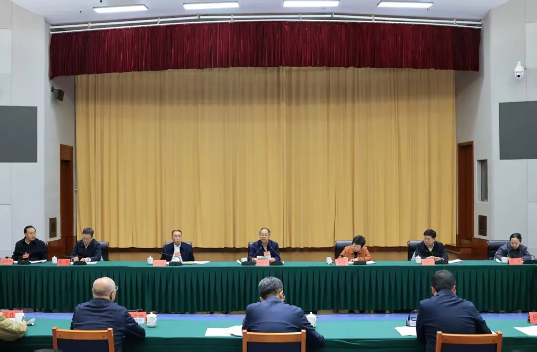 贵州省第十四届全国人大代表开展集中视察